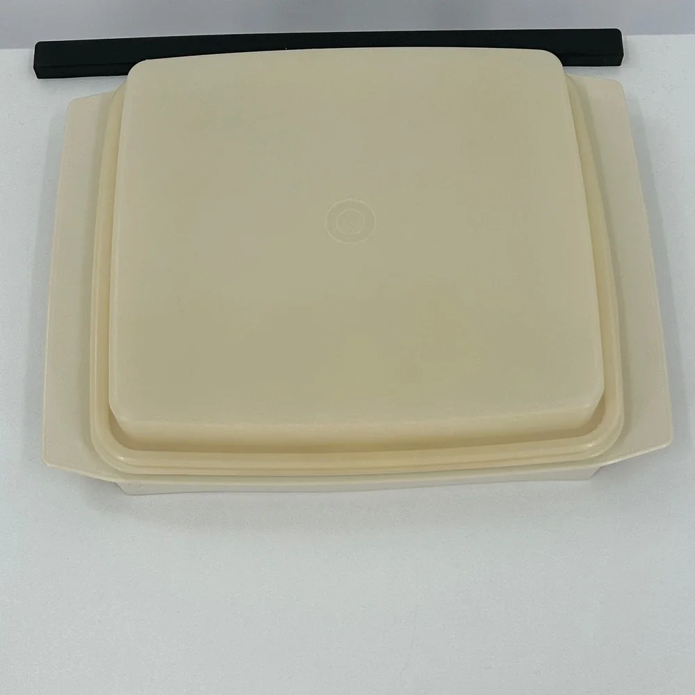 Vintage Tupperware Divided Serving‎ Tray with Lid Almond Cream Rectangular 723-2